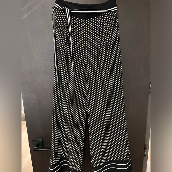 NWOT- Ted Baker - size 1- Wide Leg Pants Trousers - Dandelion Floral on Black - Picture 2 of 7